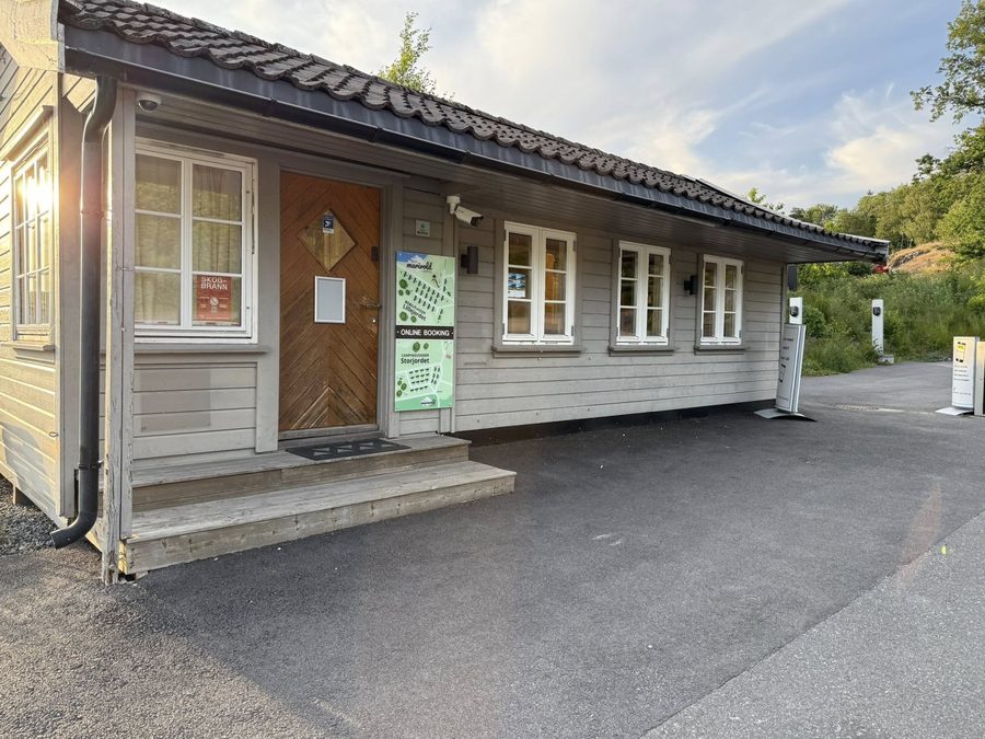 Ankomst- og selvinnsjekkbygget.