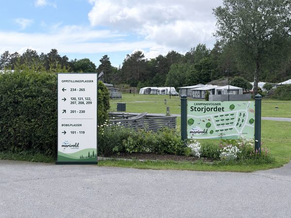 Skilt med plassnumrene