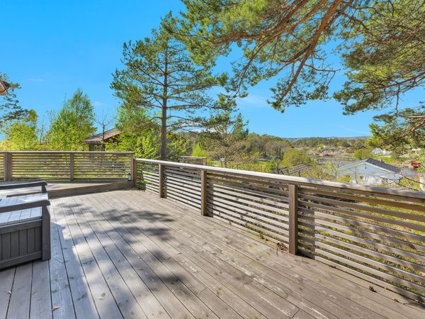 Hytte 3 – terrasse med utsikt