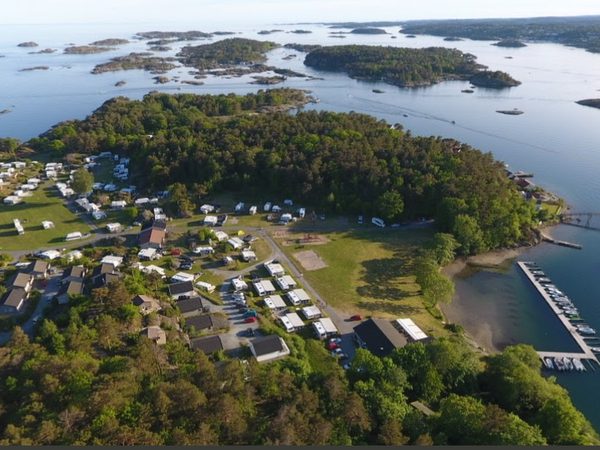 Campingplassen ved sjøen, sett fra lufta