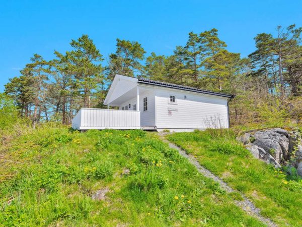 Sol og Måne ligger høyt i terrenget