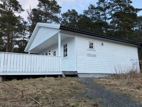 Hytta sett fra siden