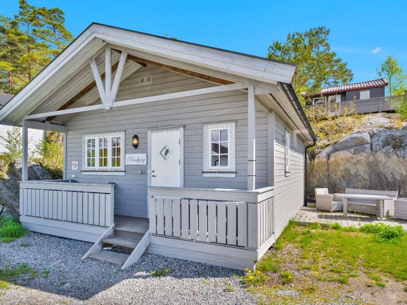 Hytta Røsslyng med overbygd veranda.